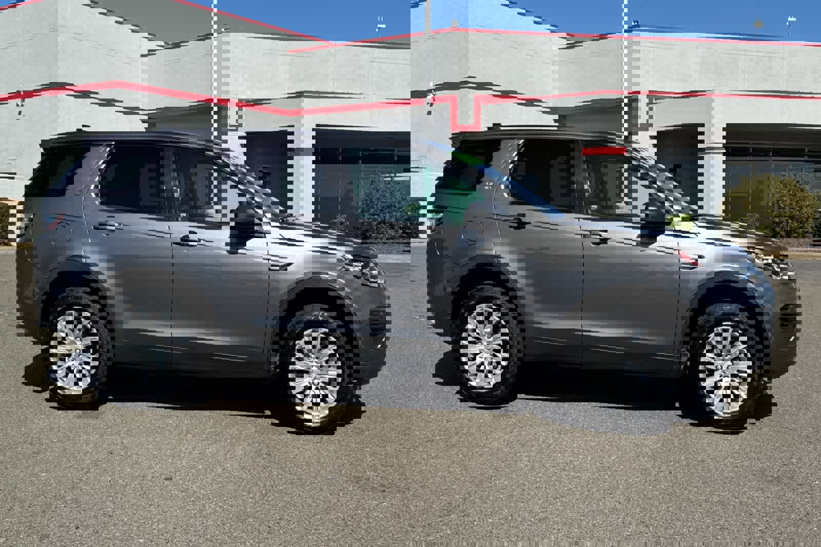 Used 2017 Land Rover Discovery Sport SE image 6