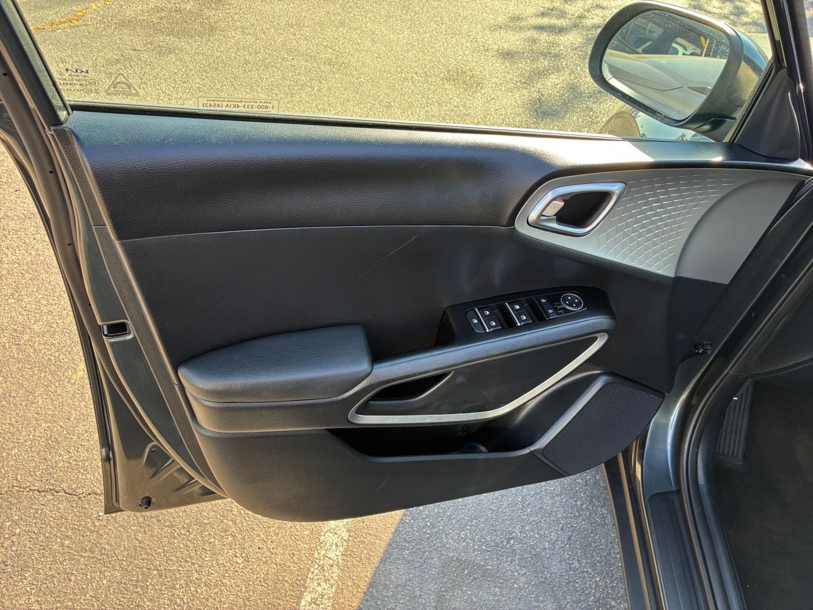 Used 2025 Kia Soul LX w/ LX Technology Package image 18