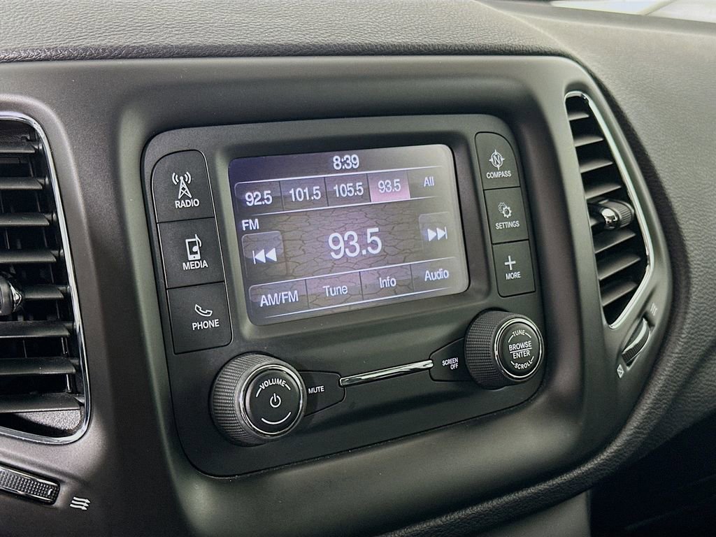 Used 2017 Jeep Compass Latitude image 18