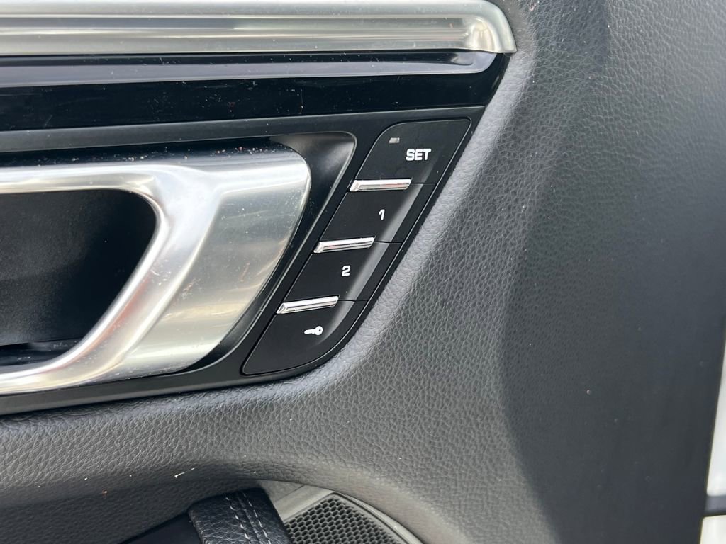 Used 2020 Porsche Macan image 17