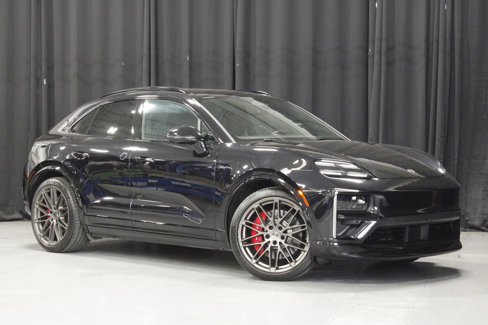 Used 2025 Porsche Macan Turbo Electric AWD/4WD image 9