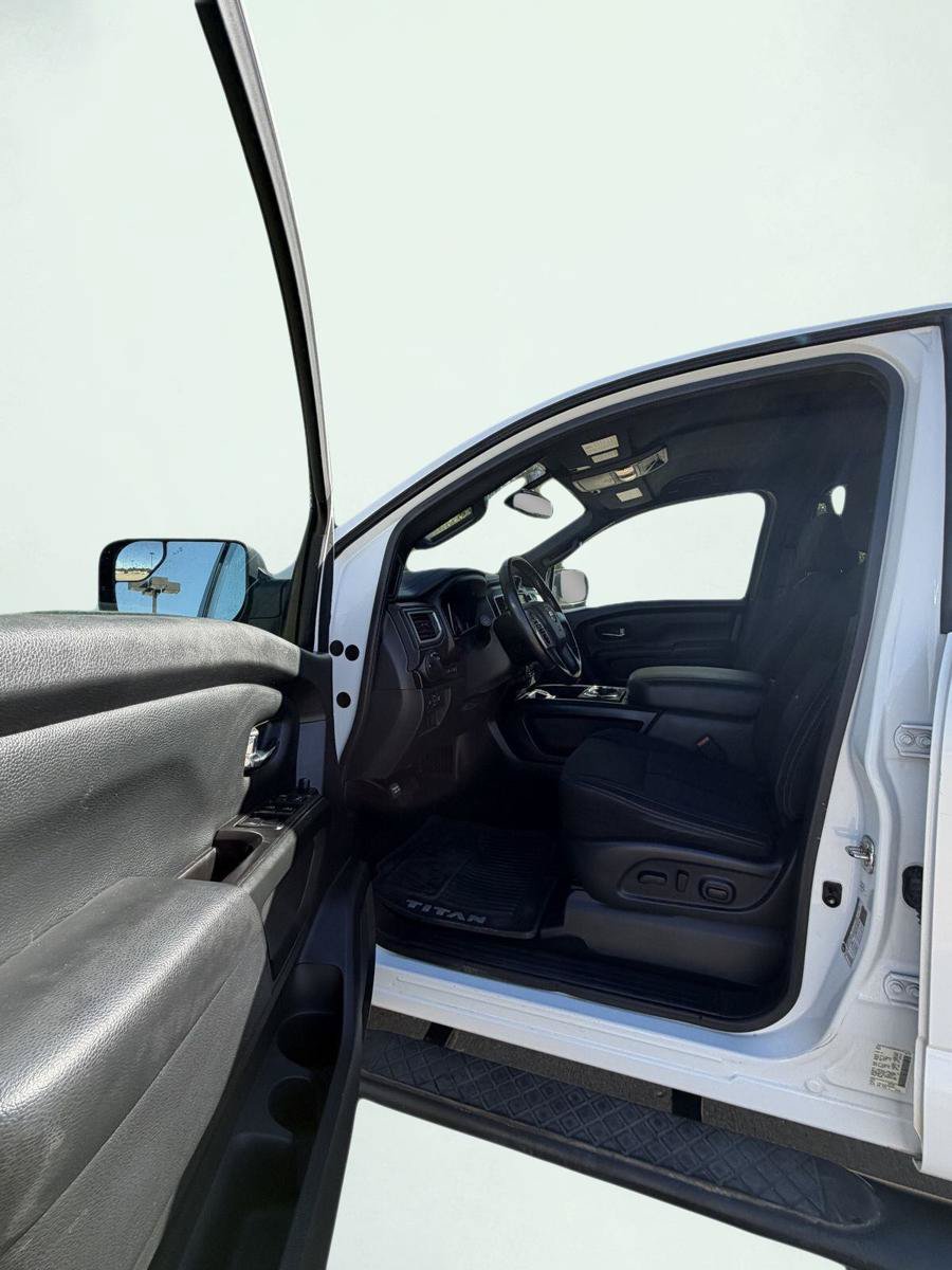 Used 2019 Nissan Titan SV w/ SV Convenience Package AWD/4WD image 2