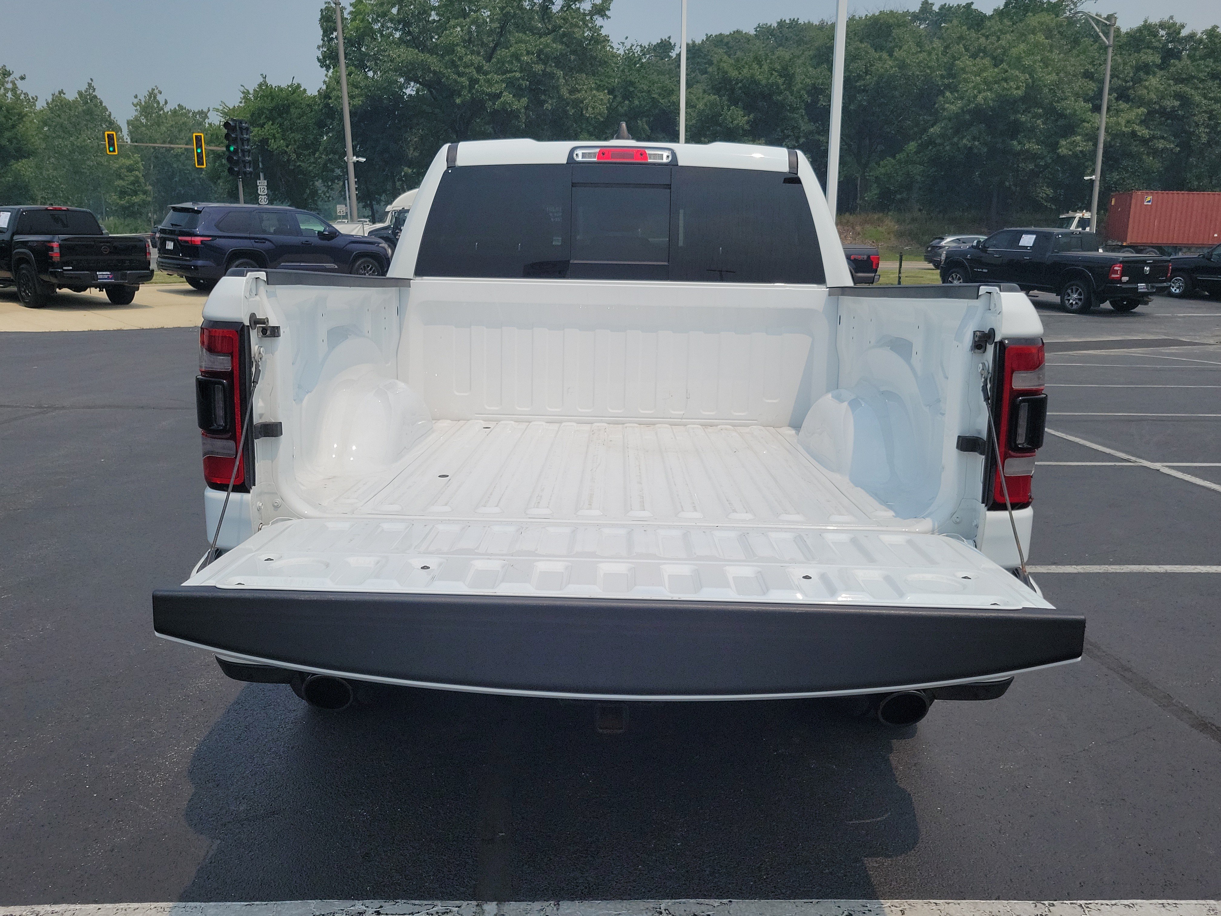 Used 2022 RAM 1500 Laramie AWD/4WD image 12