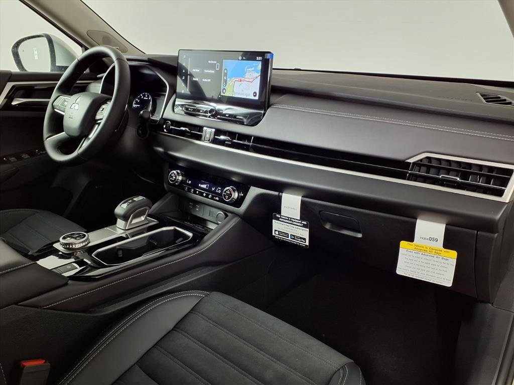 New 2025 Mitsubishi Outlander SE image 7