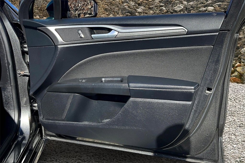 Used 2019 Ford Fusion SE image 21