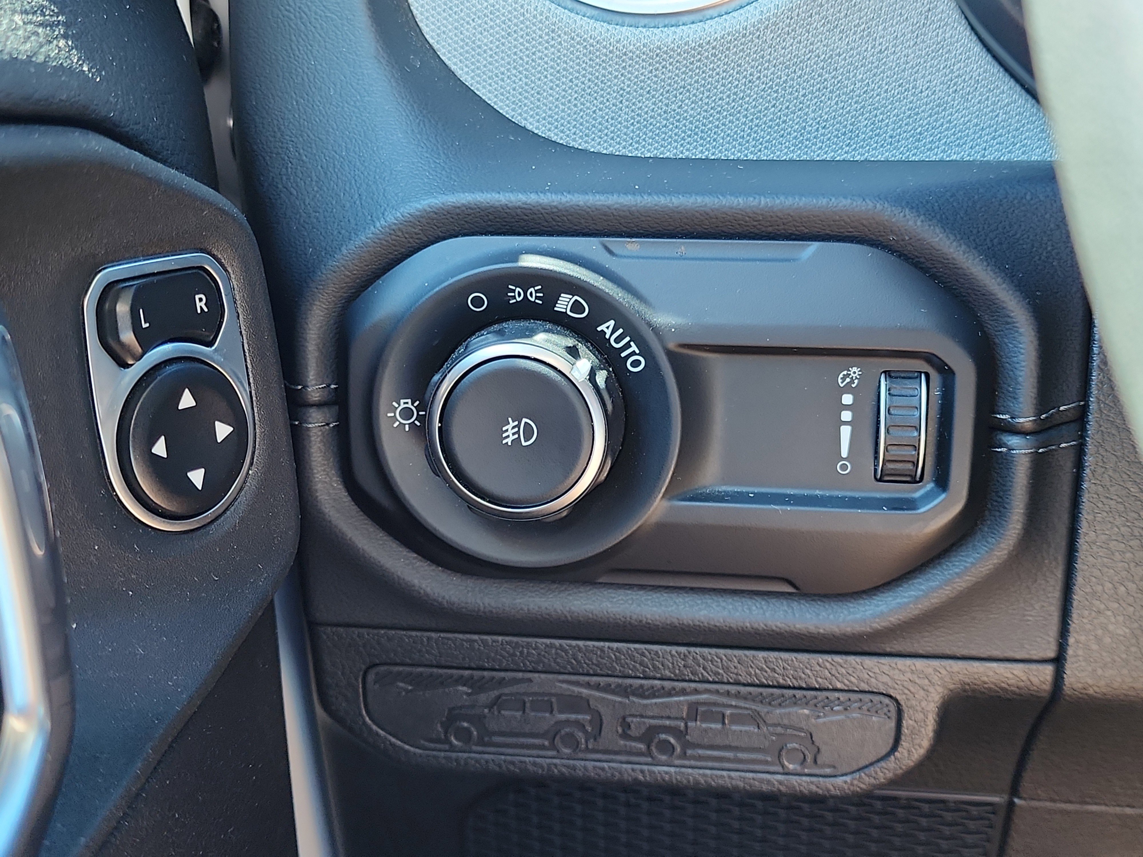 Used 2024 Jeep Wrangler Sahara image 25