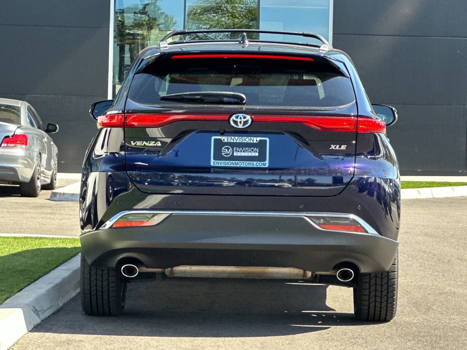 Used 2024 Toyota Venza XLE AWD/4WD image 4