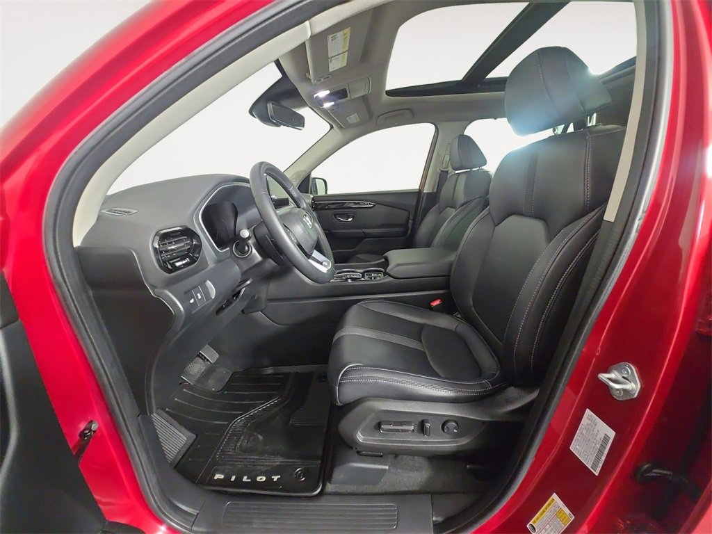 Used 2023 Honda Pilot Touring image 9
