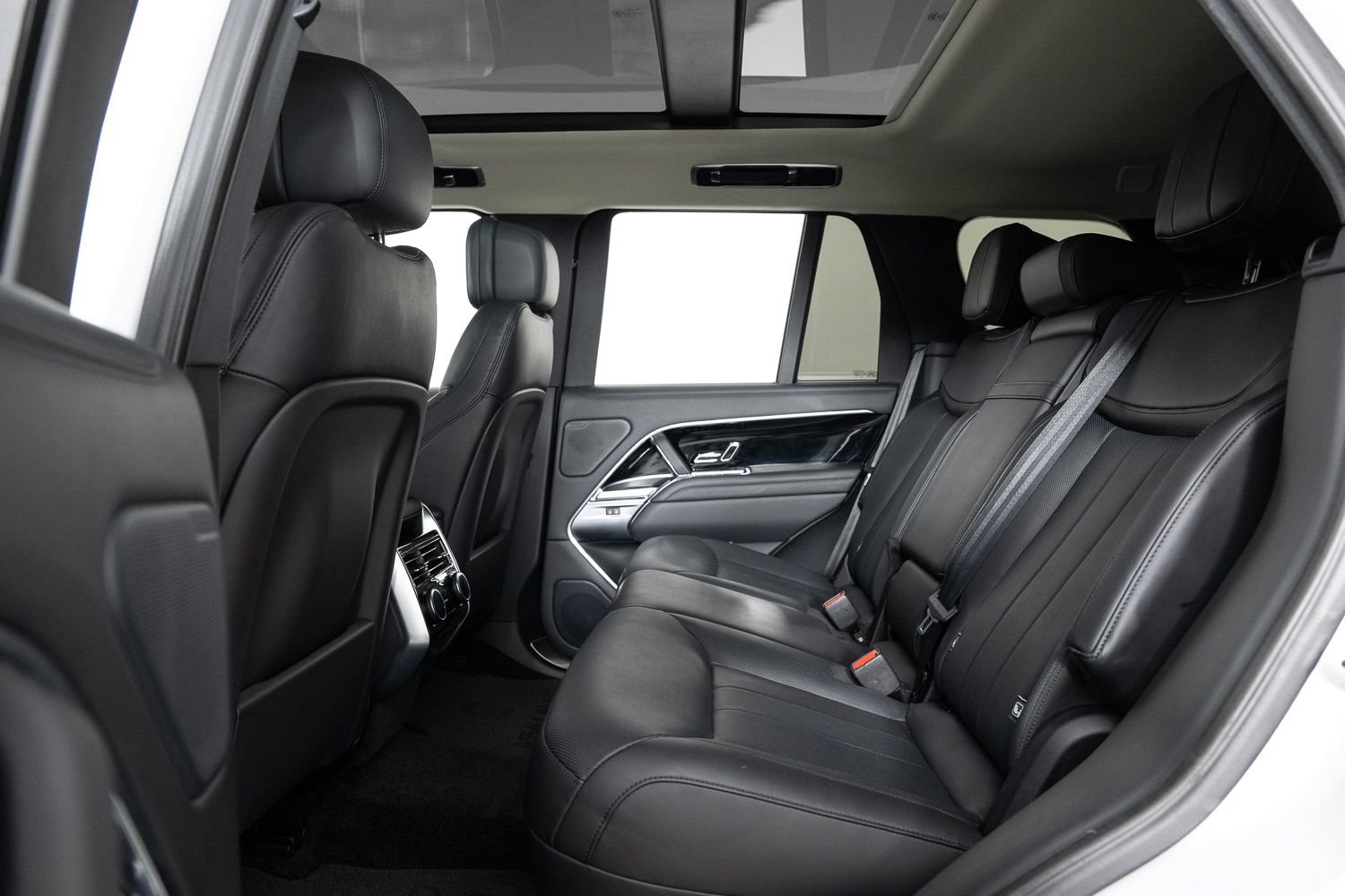 Used 2022 Land Rover Range Rover SE image 18