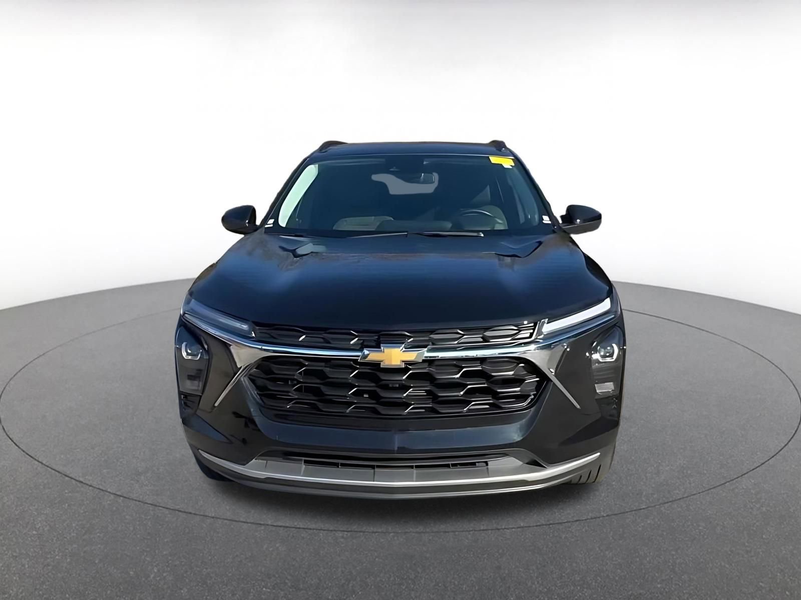 Used 2025 Chevrolet Trax LT w/ LT Convenience Package image 4