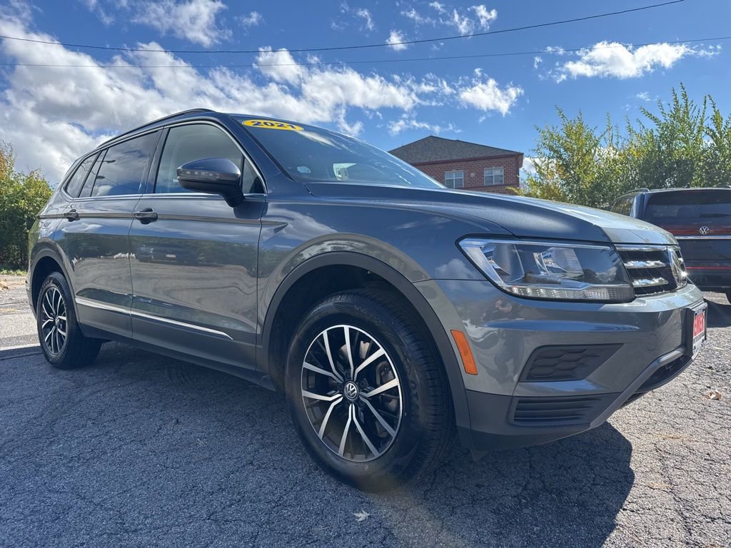 Used 2021 Volkswagen Tiguan SE image 3