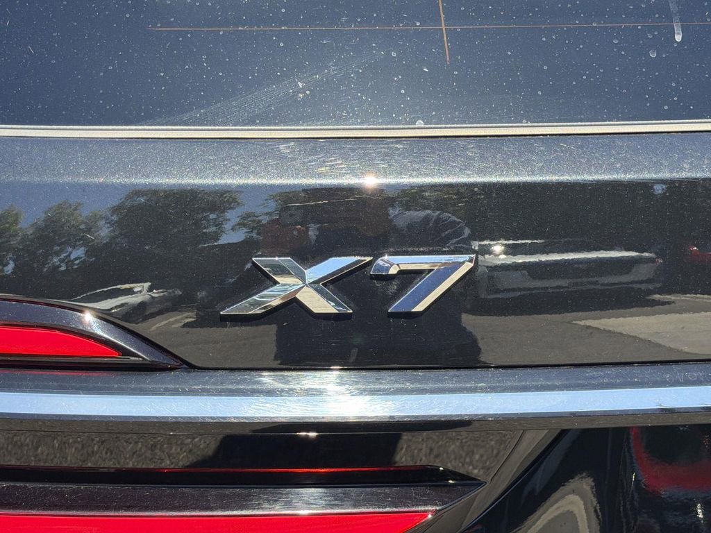 Used 2025 BMW X7 xDrive40i w/ Climate Comfort Package image 29