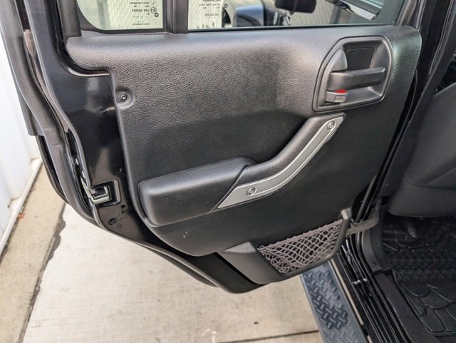 Used 2017 Jeep Wrangler Unlimited Sahara w/ Connectivity Group image 17