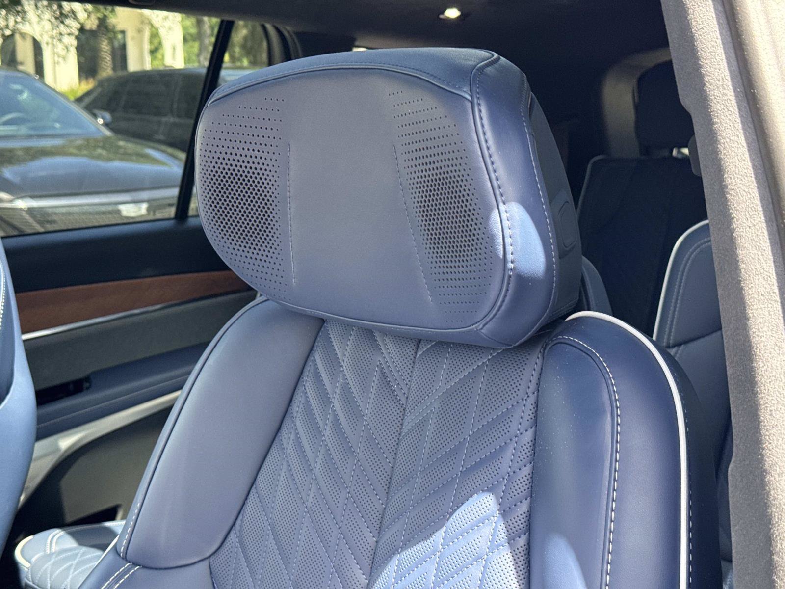 New 2026 Cadillac Vistiq Premium Luxury w/ LPO, Floor Liner Package AWD/4WD image 14