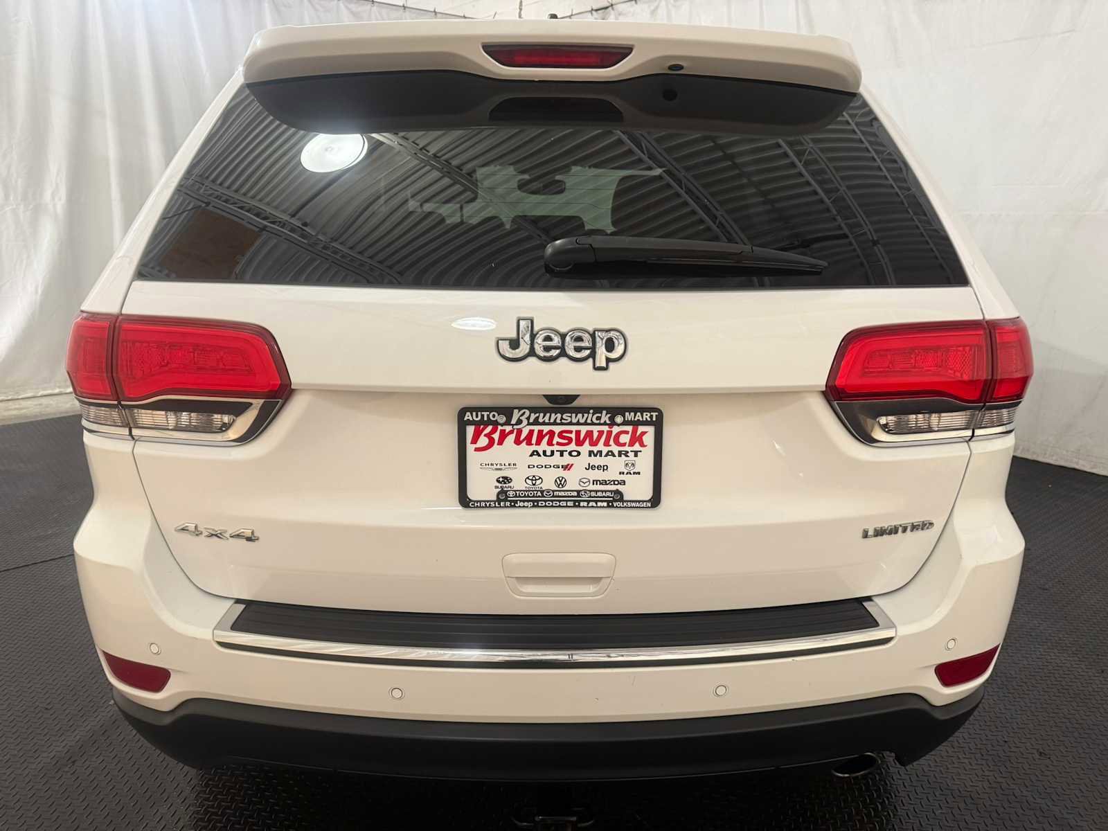 Used 2018 Jeep Grand Cherokee Limited AWD/4WD image 16