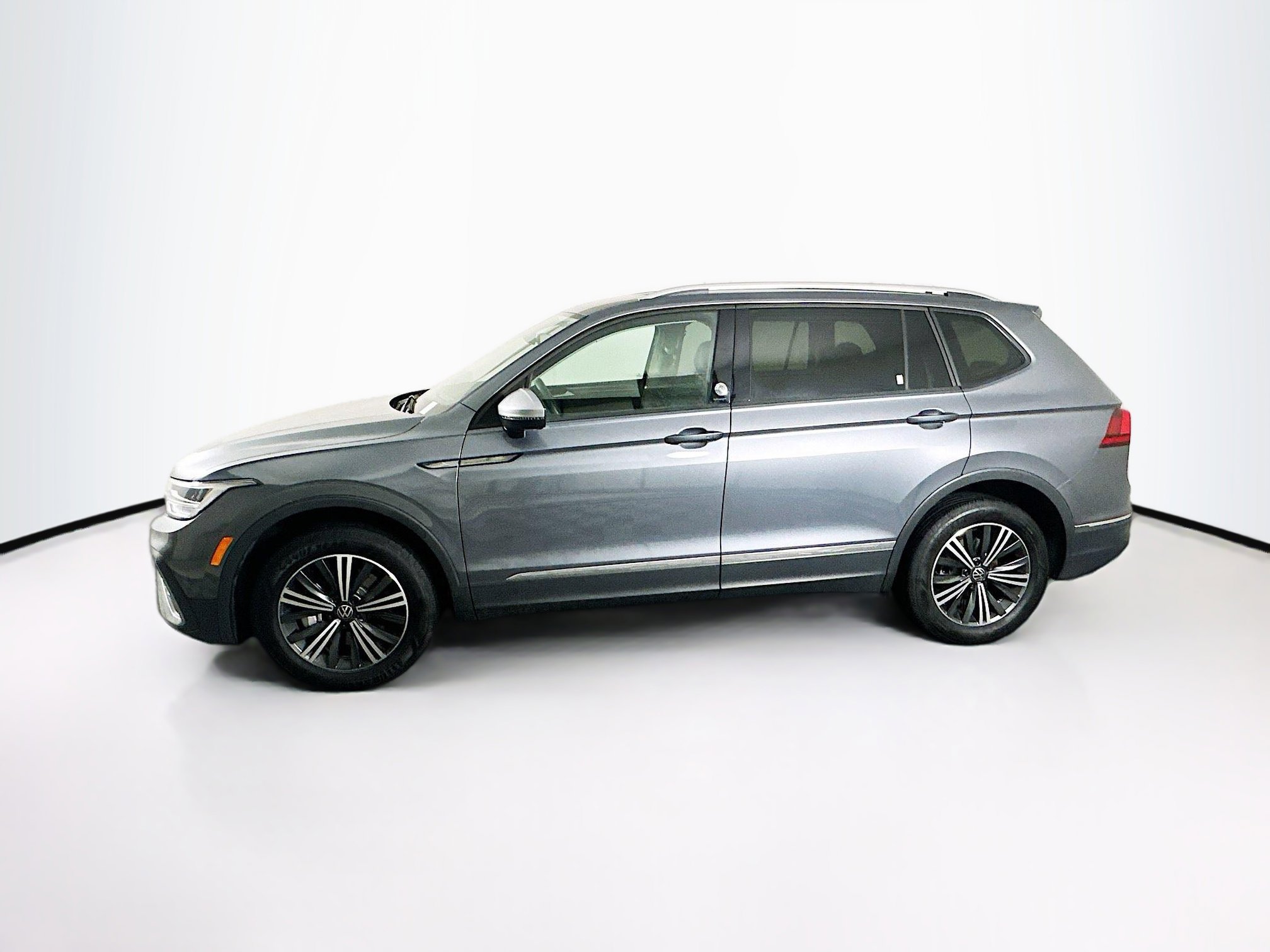 Used 2024 Volkswagen Tiguan Wolfsburg Edition image 4