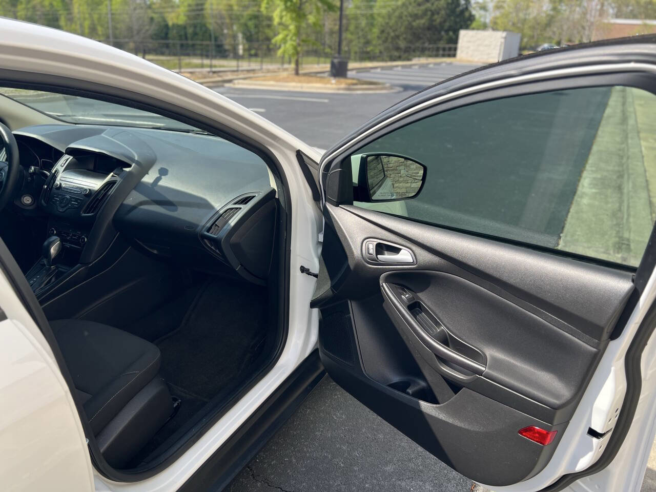 Used 2018 Ford Focus SE image 9