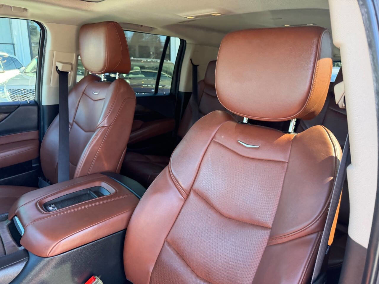 Used 2017 Cadillac Escalade ESV Luxury image 45