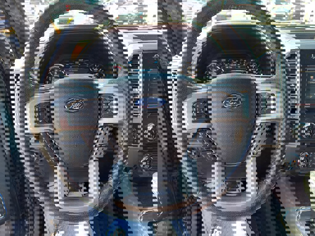 Used 2015 Ford F150 Platinum w/ Equipment Group 701A Luxury image 14