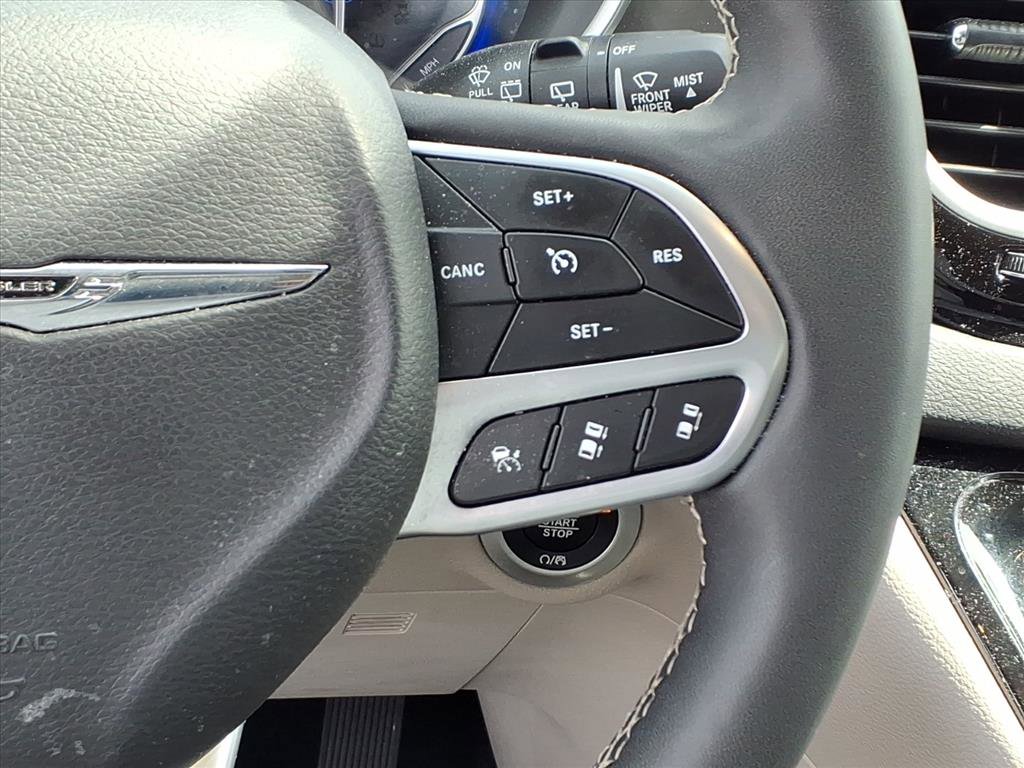 Used 2024 Chrysler Pacifica Touring-L image 20