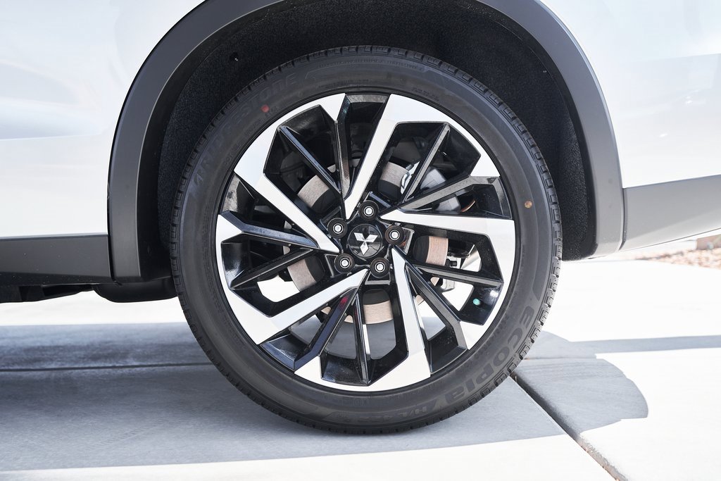 New 2025 Mitsubishi Outlander SE image 8