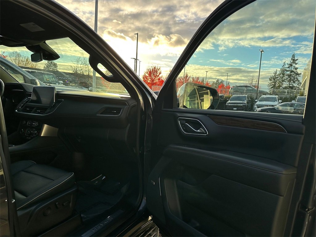 Used 2024 Chevrolet Suburban Premier image 11
