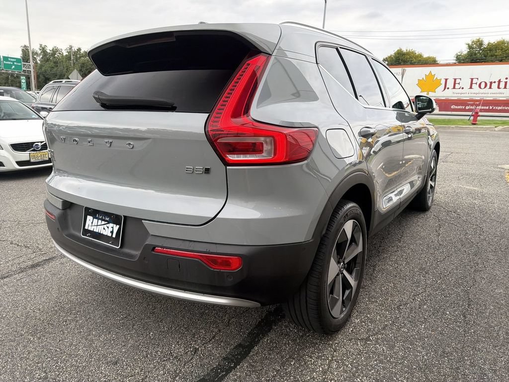 Certified 2024 Volvo XC40 B5 Plus w/ Climate Package AWD/4WD image 8