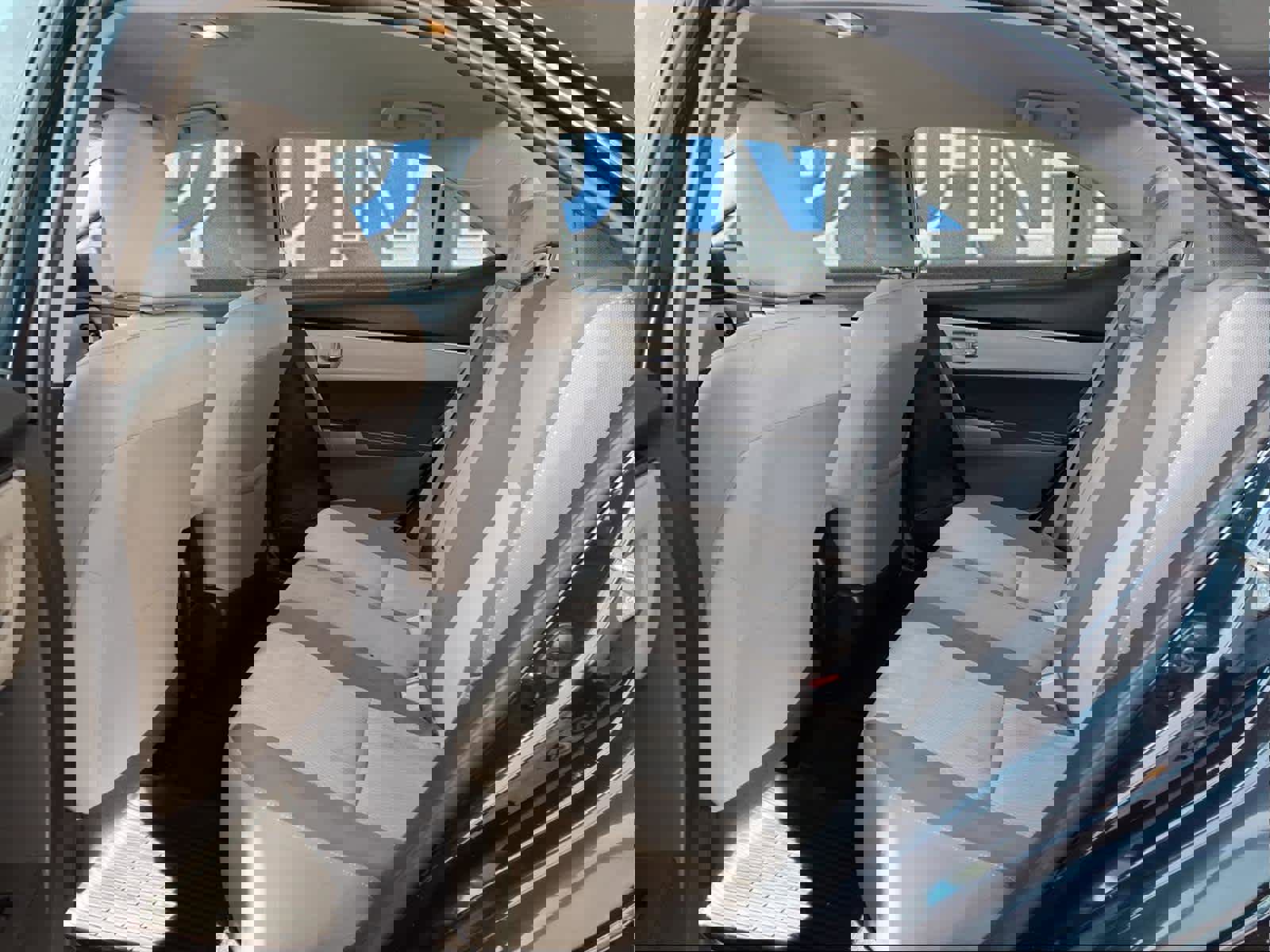 Used 2018 Toyota Corolla LE image 4