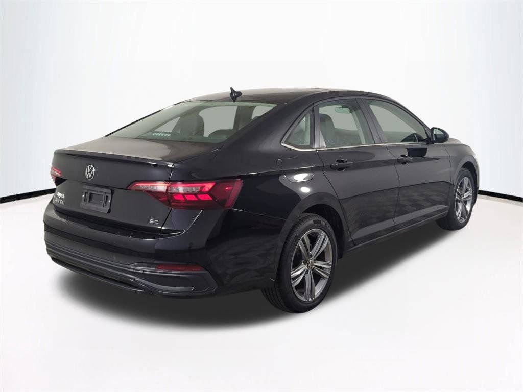 Used 2024 Volkswagen Jetta SE FWD image 5