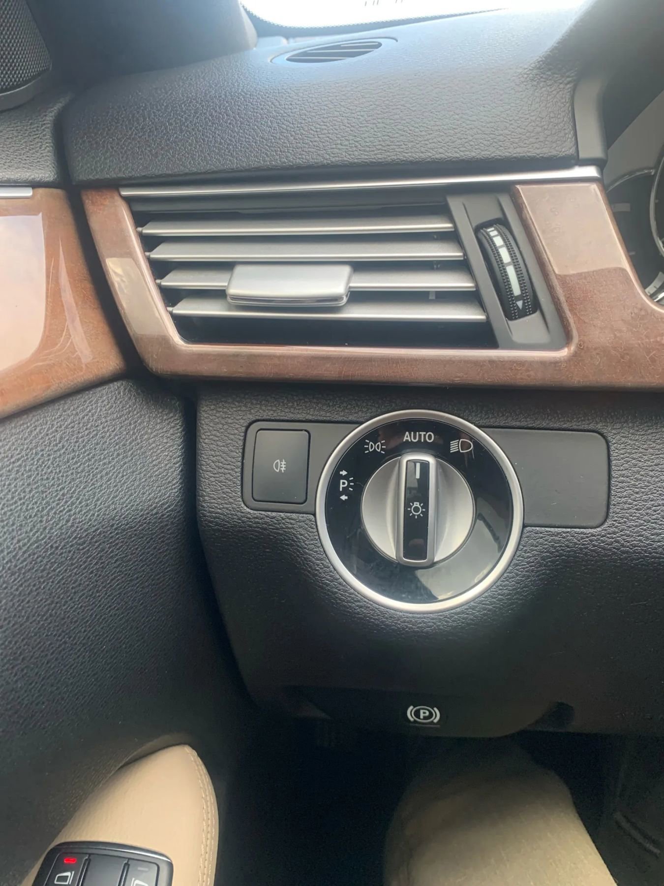 Used 2013 Mercedes-Benz E 350 Sedan image 28