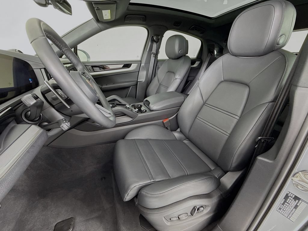 Certified 2026 Porsche Cayenne Coupe AWD/4WD image 5