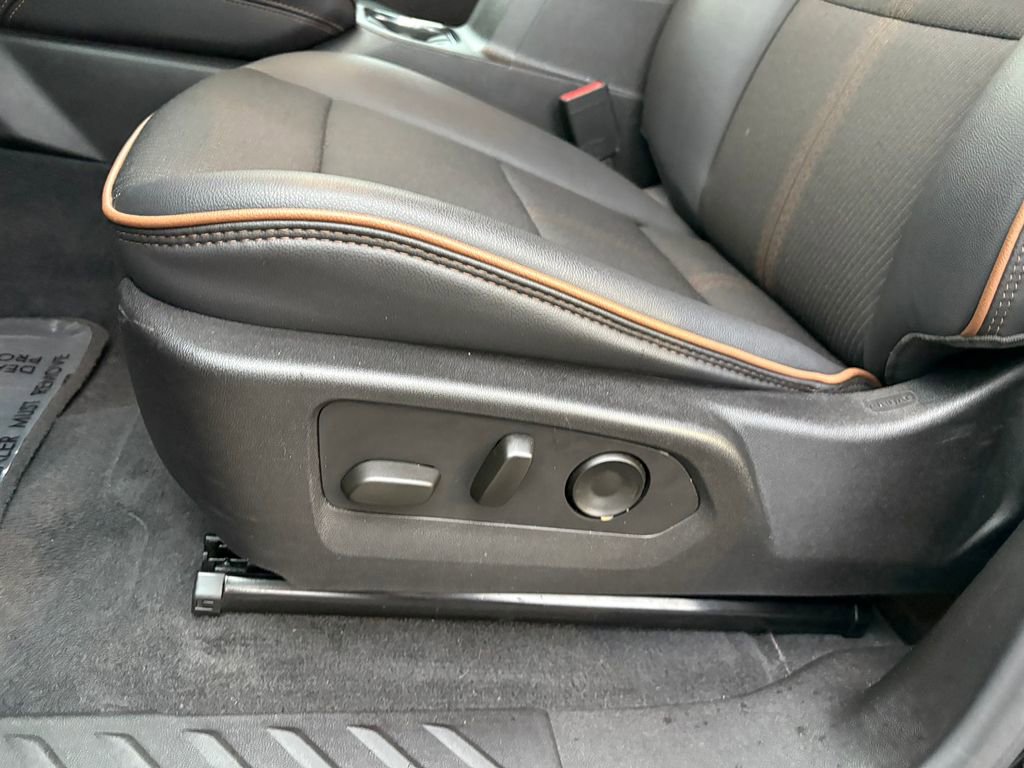 Used 2024 GMC Canyon AT4 image 14