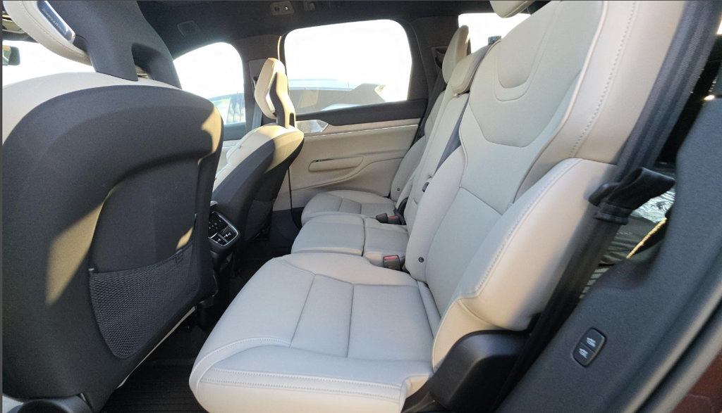 Certified 2025 Volvo EX90 Ultra w/ Protection Package Premier AWD/4WD image 17