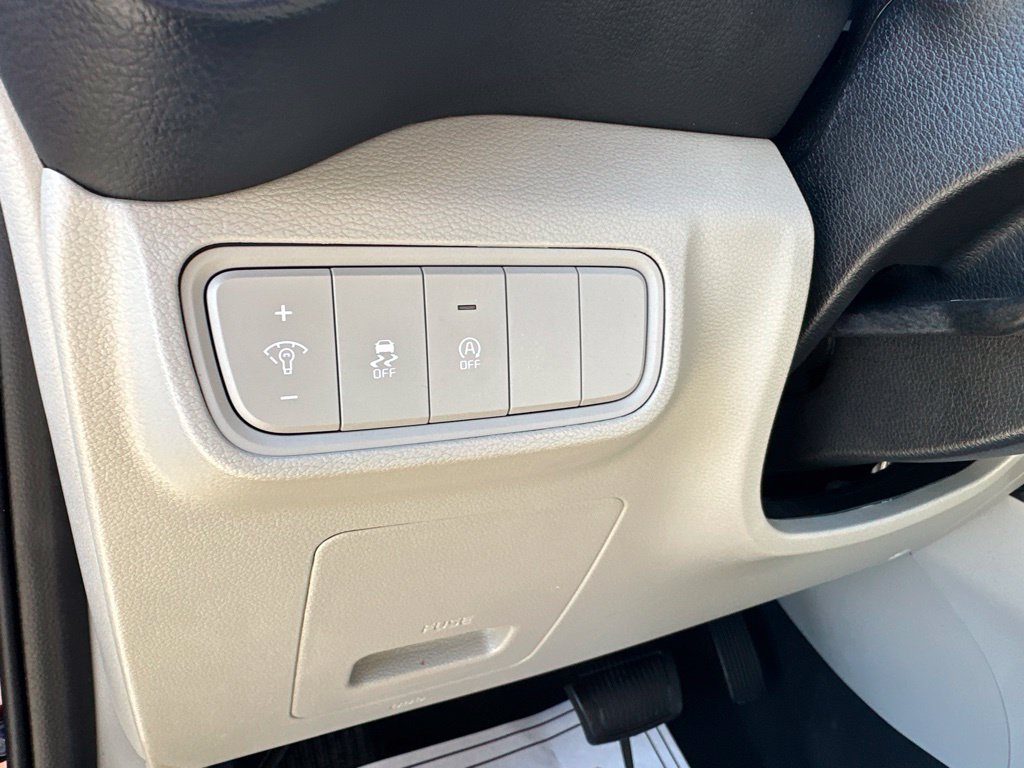 Used 2025 Kia Soul LX w/ LX Technology Package FWD image 14
