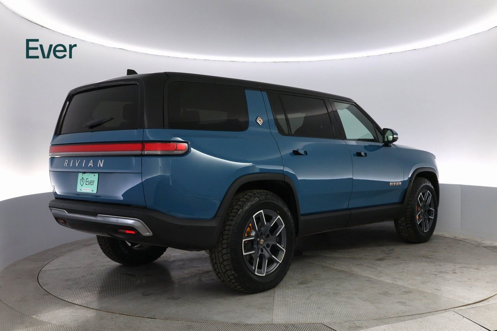 Used 2023 Rivian R1S Adventure image 12