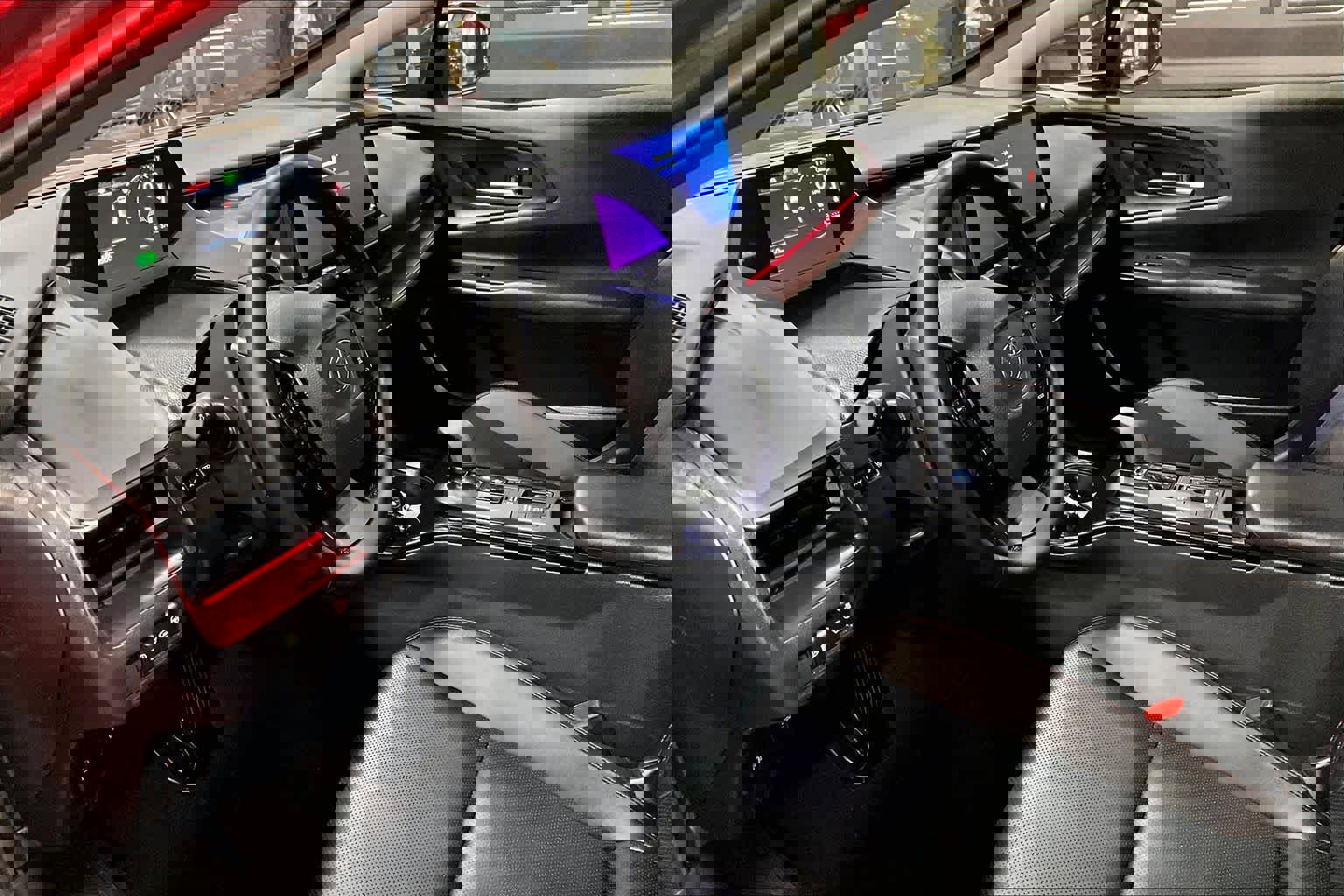 Used 2025 Toyota Prius Plug-In Hybrid image 15