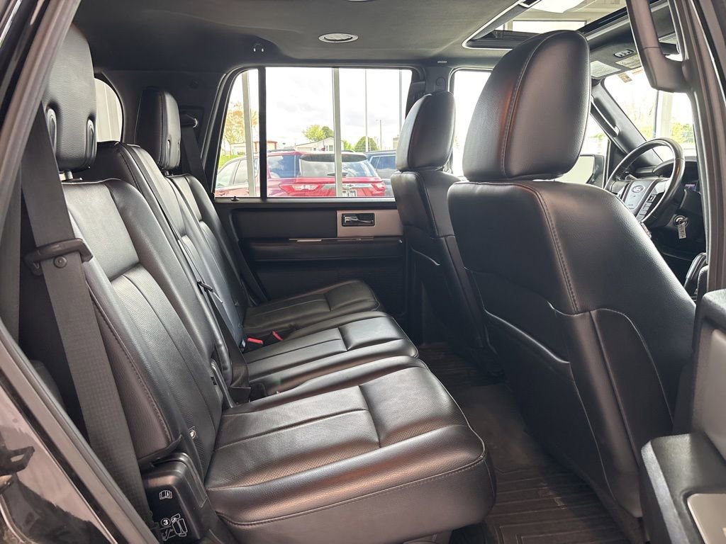 Used 2017 Ford Expedition XLT w/ Equipment Group 202A AWD/4WD image 21
