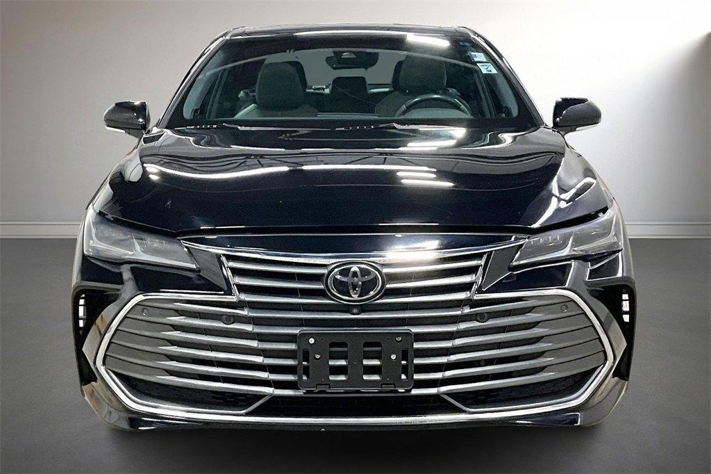 Used 2020 Toyota Avalon Limited image 2