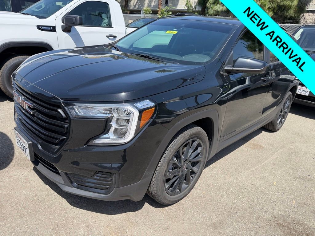 Used 2024 GMC Terrain SLE w/ Driver Convenience Package FWD image 1