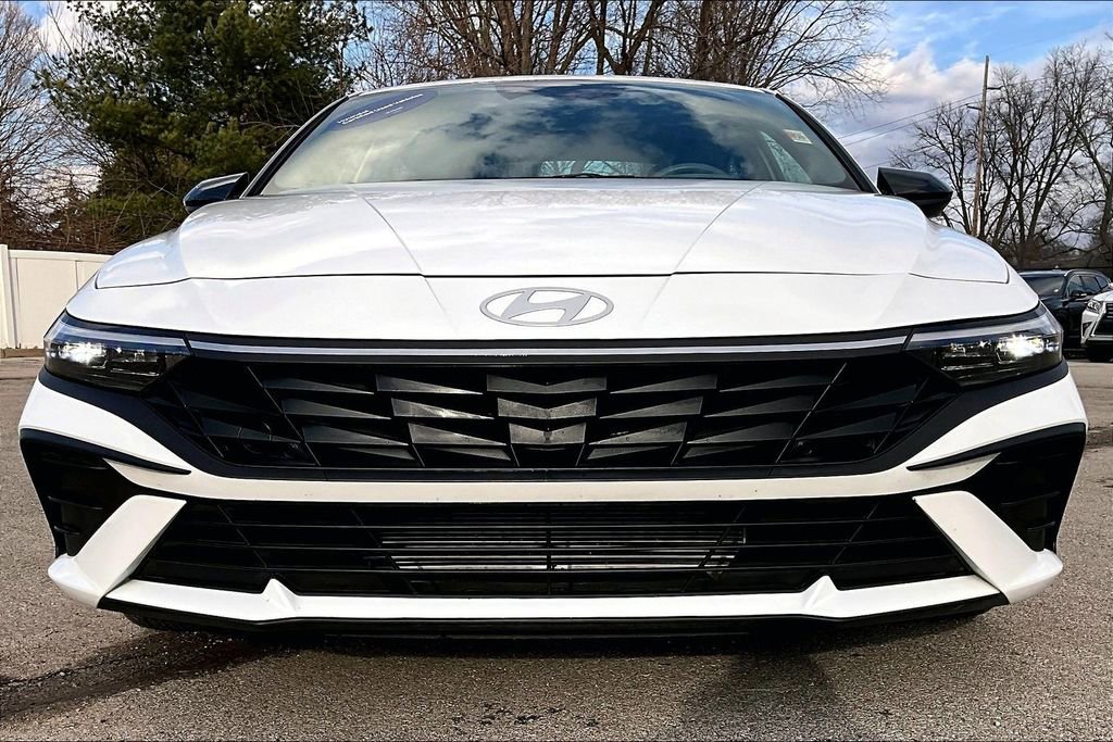 Certified 2025 Hyundai Elantra Sport image 28
