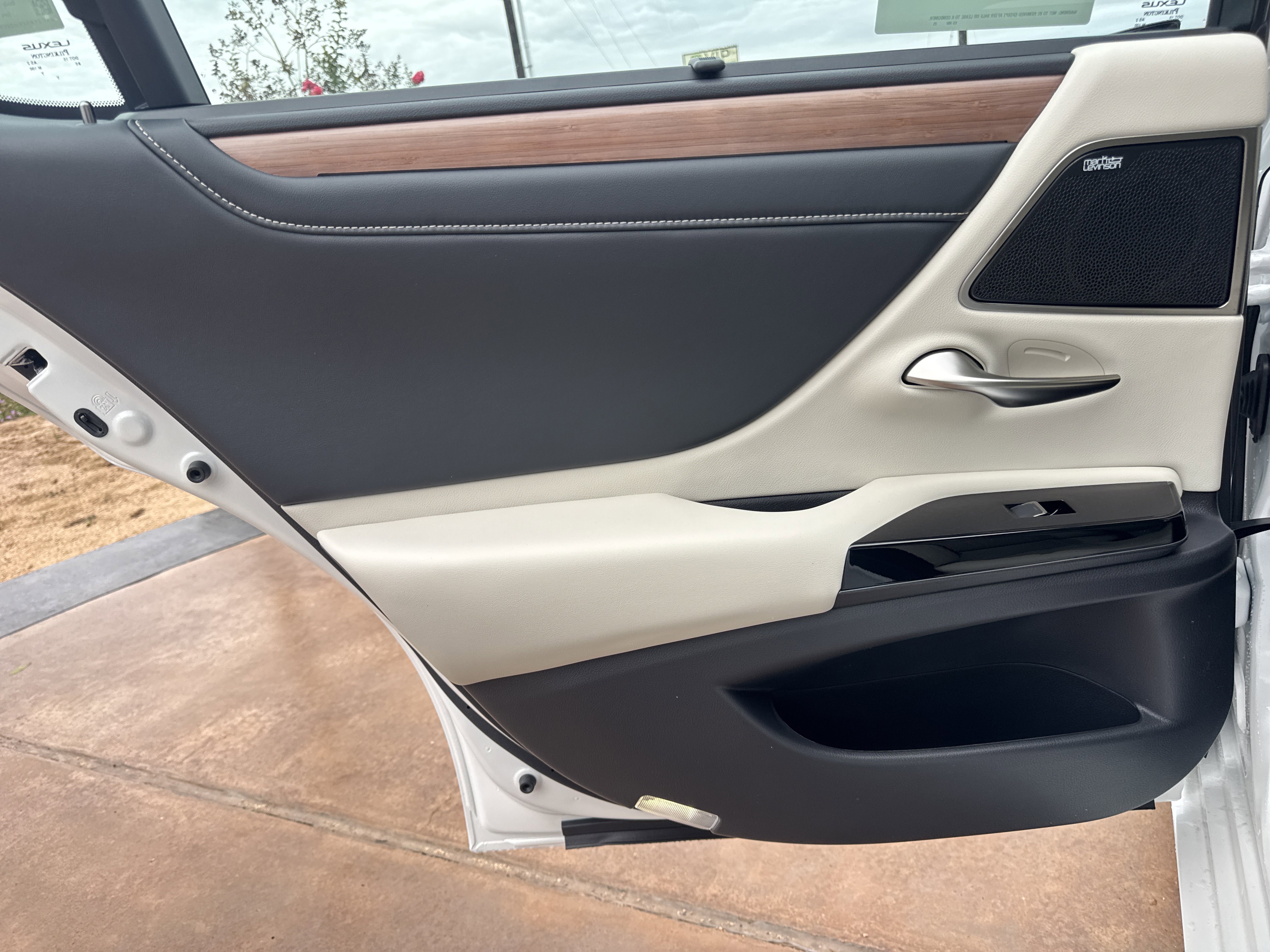 New 2025 Lexus ES 350 Ultra Luxury image 8