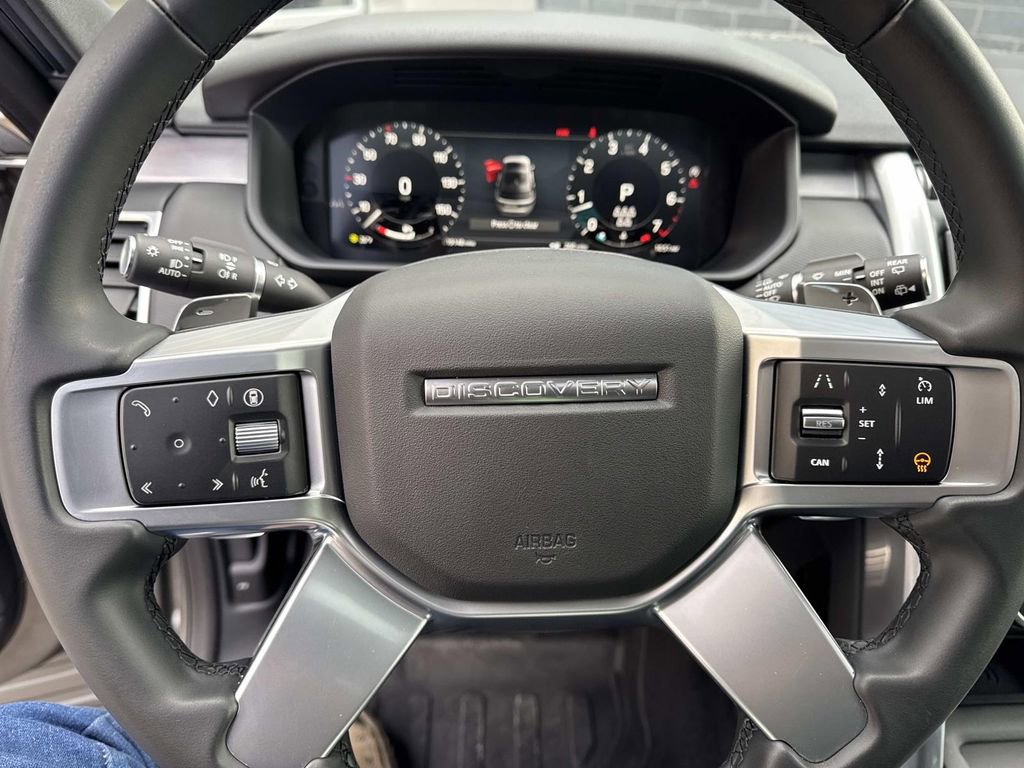 Certified 2025 Land Rover Discovery Dynamic SE AWD/4WD image 26