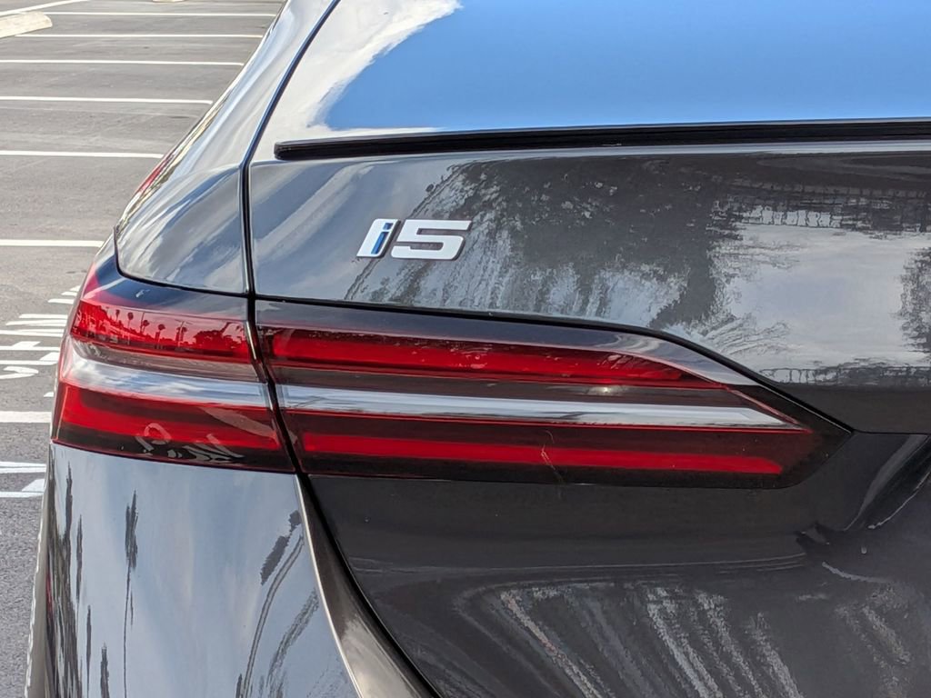 New 2026 BMW i5 eDrive40 image 24