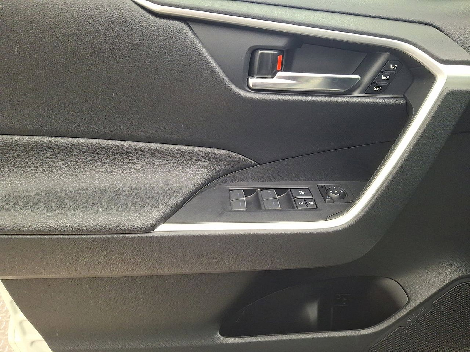 Certified 2022 Toyota RAV4 XLE Premium image 10