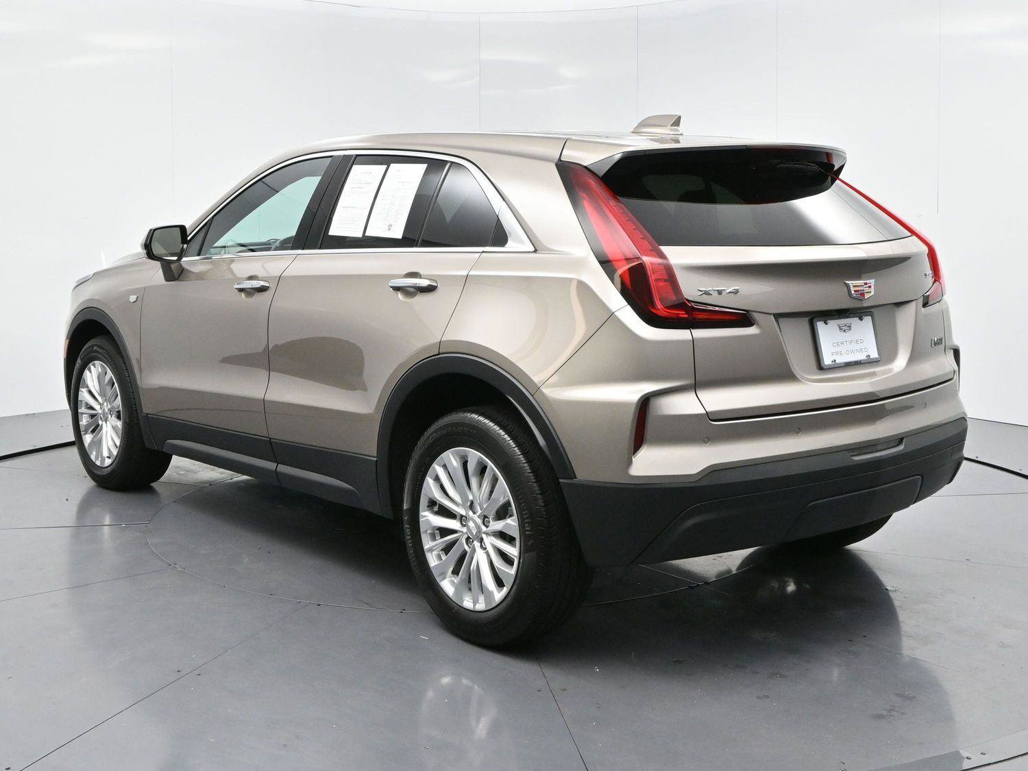 Certified 2024 Cadillac XT4 Luxury w/ Cold Weather Package FWD image 5