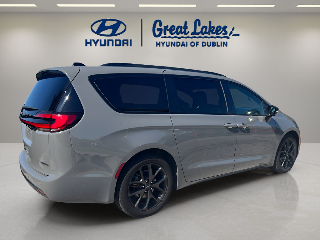 Used 2025 Chrysler Pacifica Limited FWD image 5