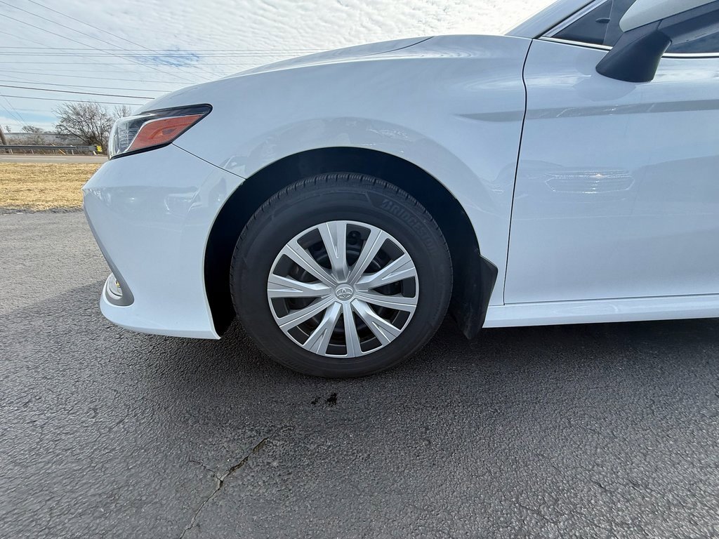 Used 2022 Toyota Camry LE image 9