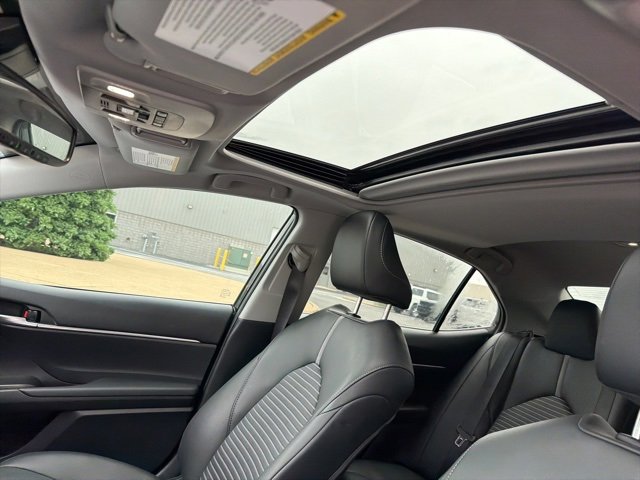 Used 2024 Toyota Camry SE image 16