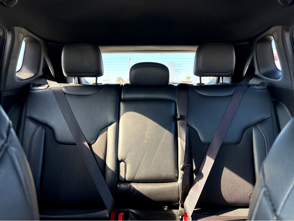 Used 2023 Jeep Compass Trailhawk image 6