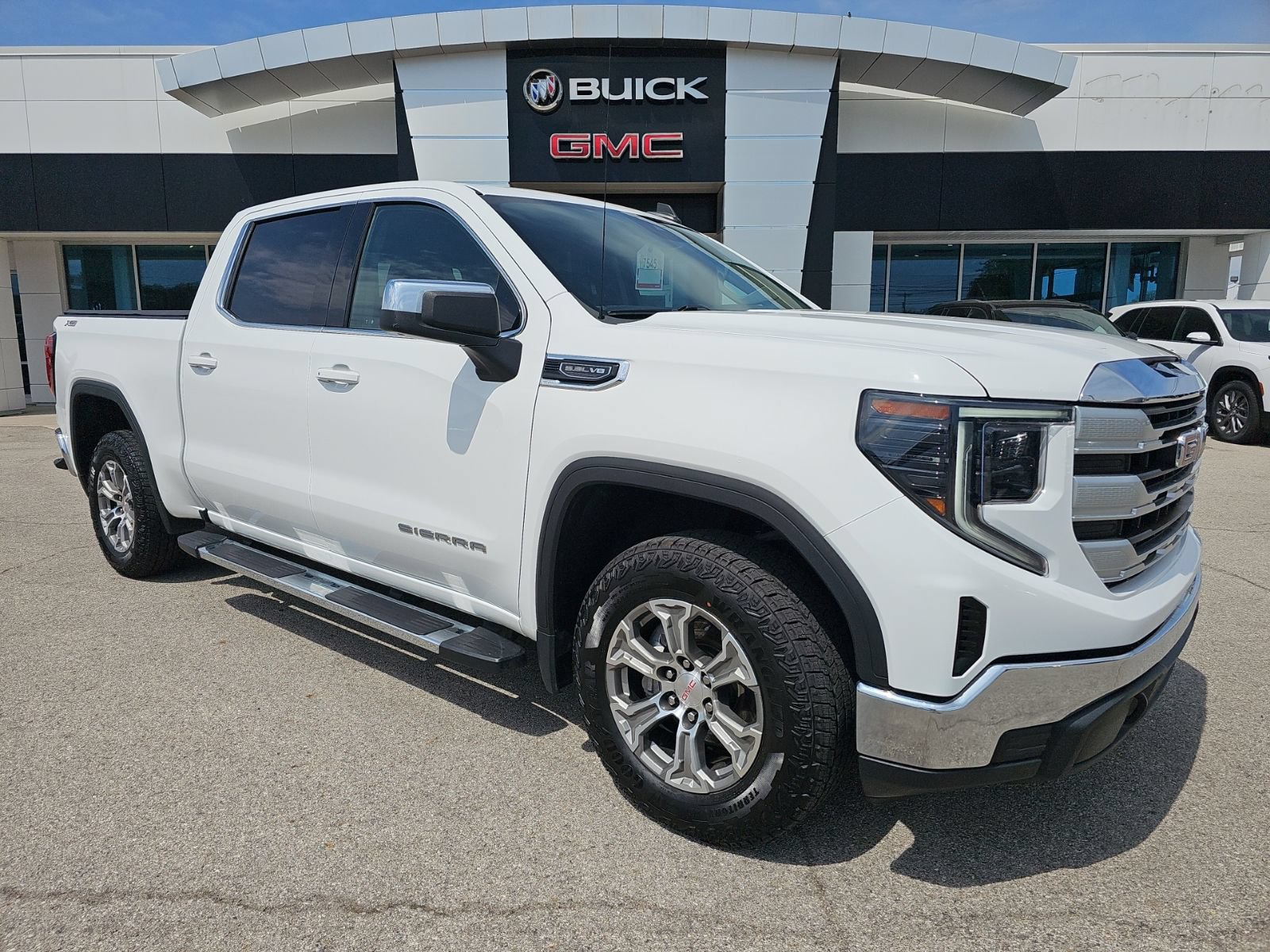 Used 2023 GMC Sierra 1500 SLE w/ Preferred Package AWD/4WD image 1
